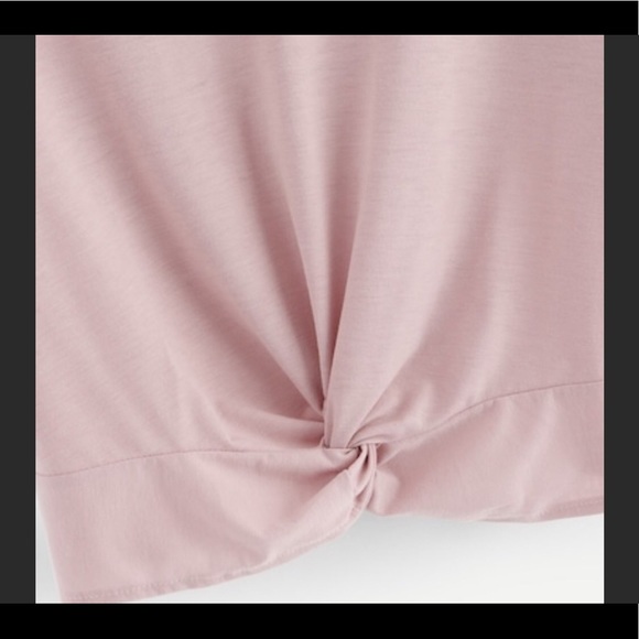 5⭐️reviewed blush pink,cut out Tee. Crop top v - Picture 3 of 7